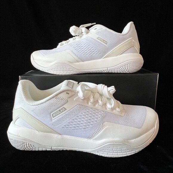 Moolah Neovolt Low, Women's White Lace Up Basketball Sneakers Size 9 NEW! - Picture 1 of 12